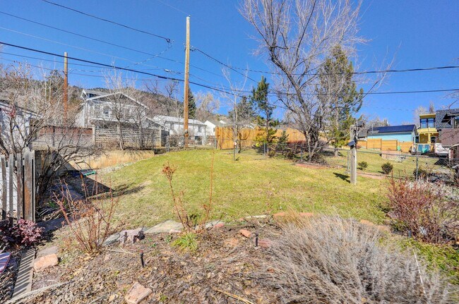 Building Photo - Available August 1, 2026 | PRE-LEASE 2 BED 1 BATH – Updated North Boulder Home Near Trails & Down...