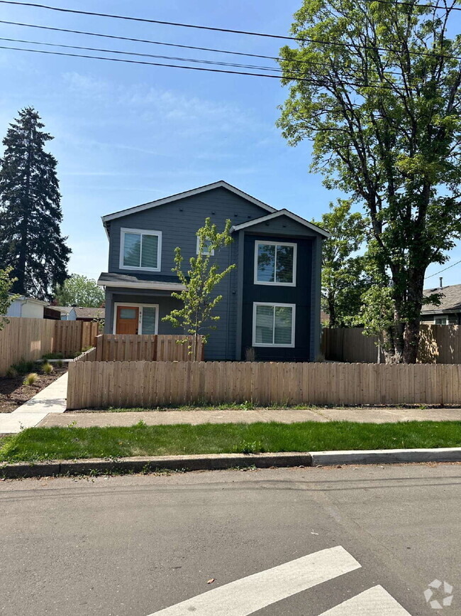 Building Photo - New 2-Bedroom Townhome
