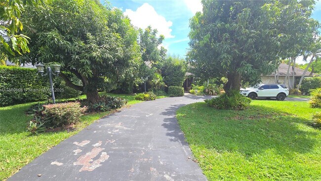 Building Photo - 15305 SW 74th Ct