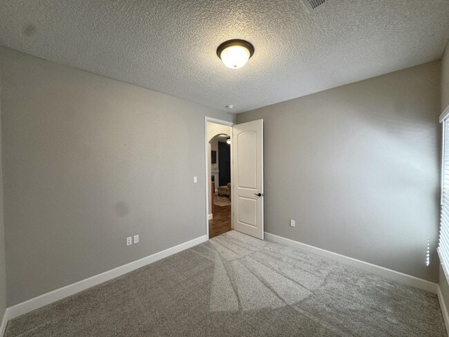 Building Photo - 6801 Prom Ave NE