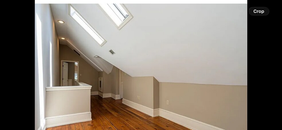 Building Photo - 207 E Main St