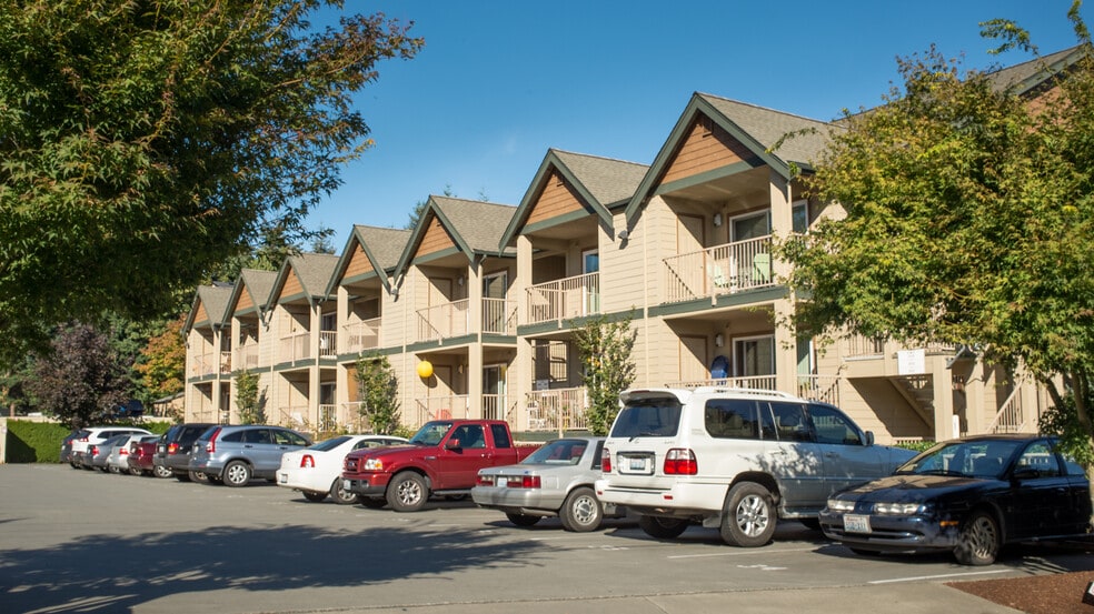 Primary Photo - Chelsea Court Apartments