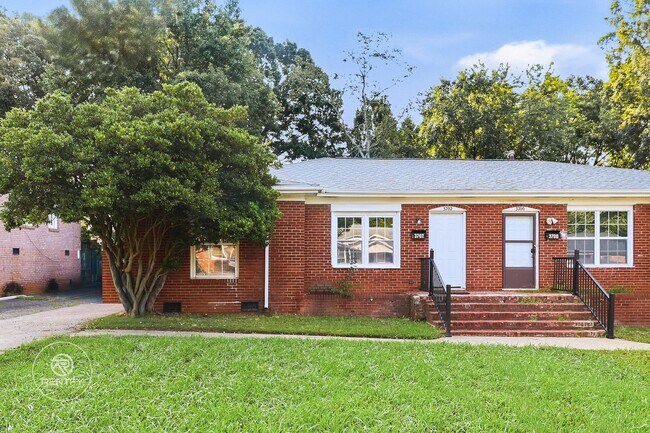 Building Photo - 3700 Driftwood Dr