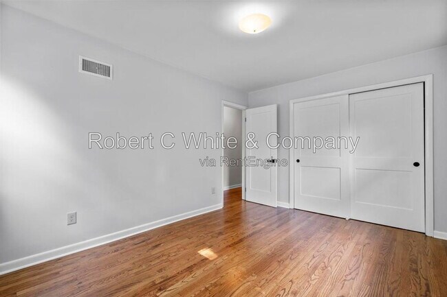 Building Photo - 851 Ward Ln