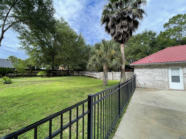 Building Photo - 205 Wedgewood Ln