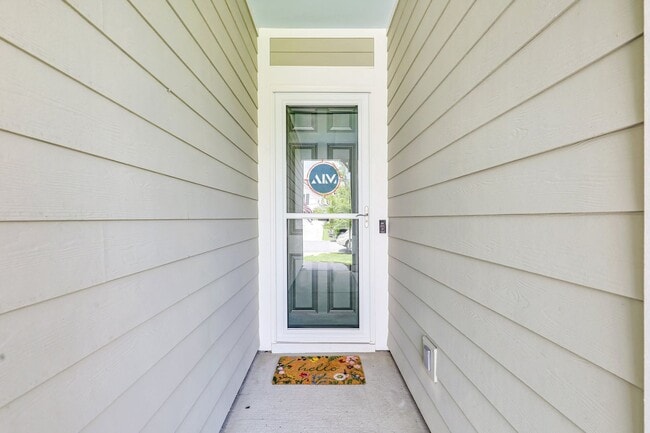 Building Photo - Beautiful custom home in Hampton Lake!
