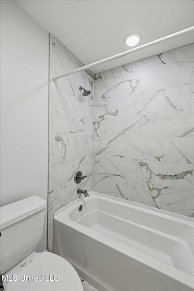 Building Photo - 144 Rollingwood Dr