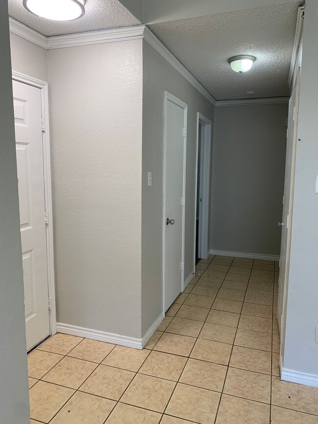 Building Photo - 4427 Las Haciendas Dr