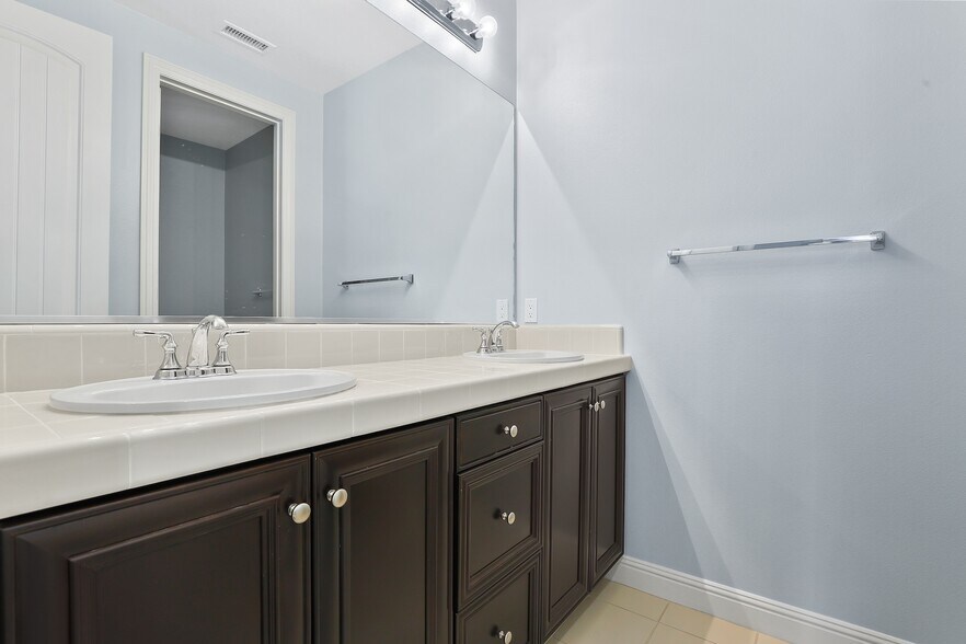 Building Photo - 11507 Verona Dr