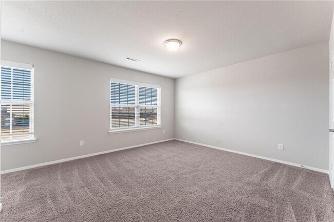 Building Photo - 6601 SW Chestnut Hill Rd