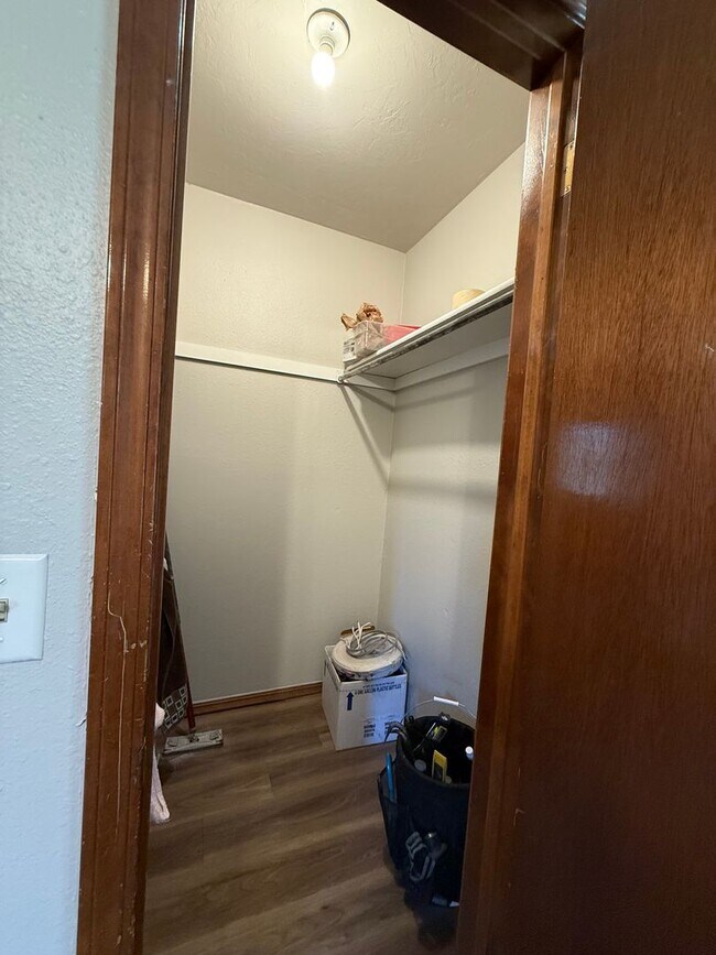 Building Photo - Complete new remodel 3-2-2 home off Broadway in the heart of Moore!