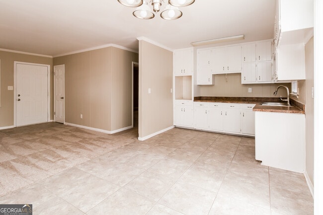 Building Photo - 892 Oak Dr