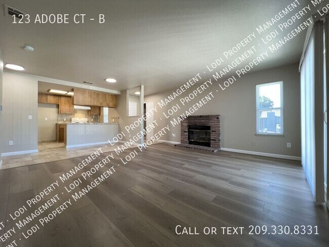 Building Photo - 123 Adobe Ct
