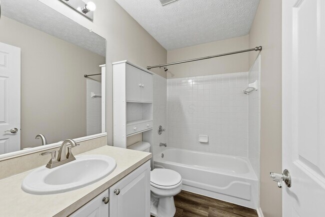 Building Photo - 6498 Ringsend Ct