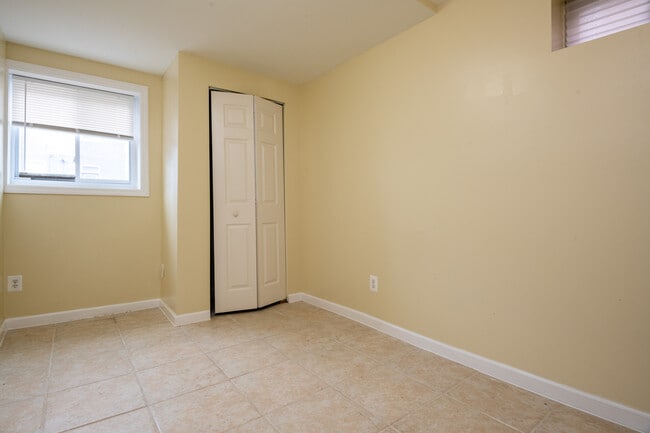Building Photo - 524 Somerset Pl NW