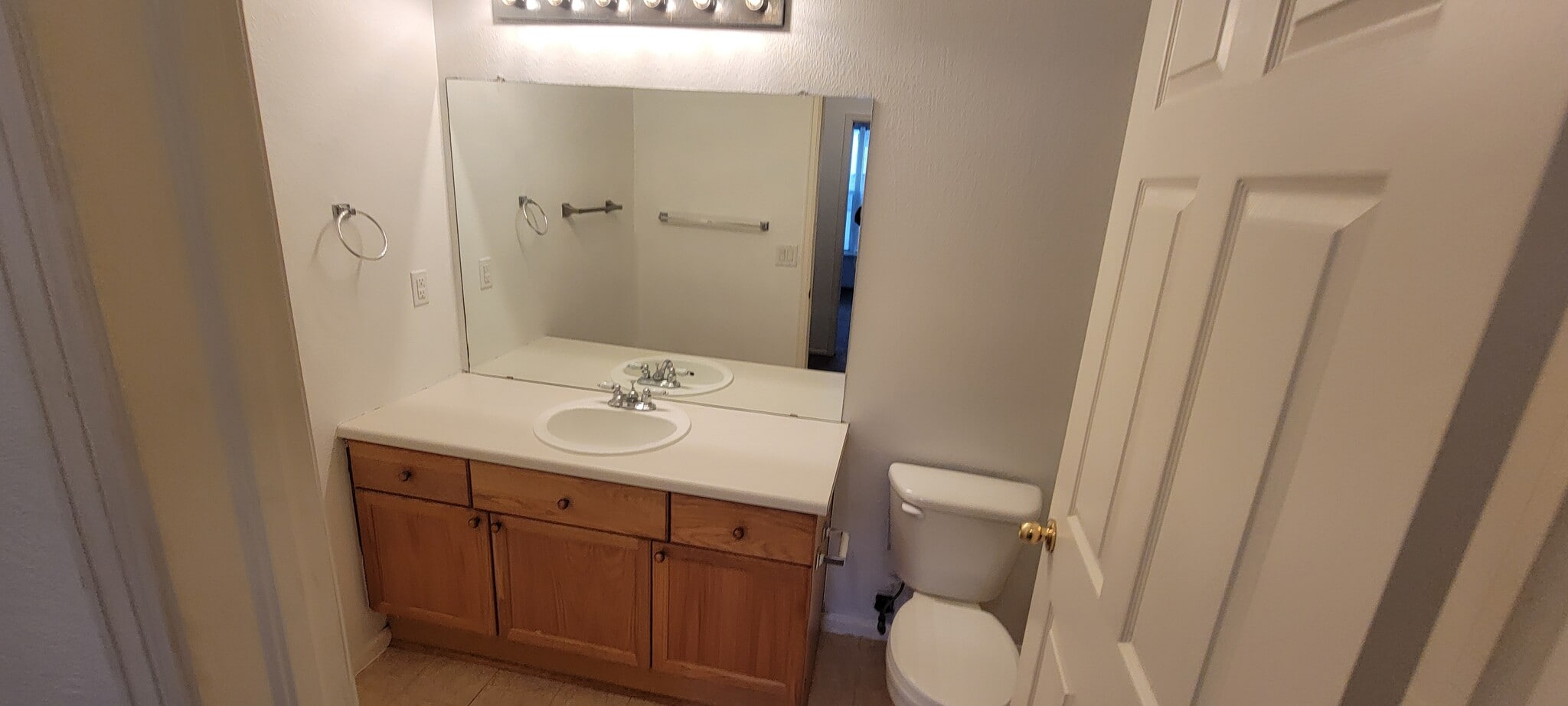 Building Photo - 14353 E 1st Dr