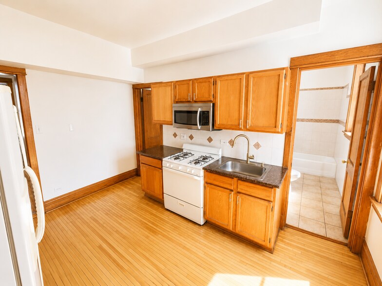 Building Photo - 3401 W Armitage Ave