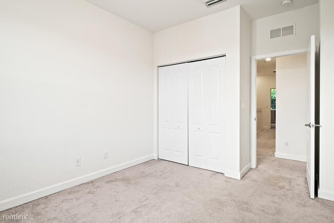 Building Photo - 3 br, 2.5 bath Townhome - Charleston Commons