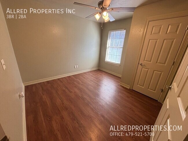 Building Photo - 24 S Ray Ave