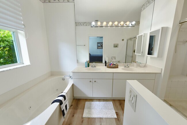 Building Photo - 142 Barefoot Cove