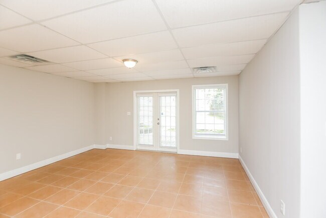 Building Photo - 7038 Hillcrest Chase Ln