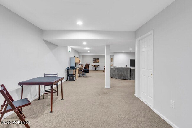 Building Photo - 17 Trumbull Ct