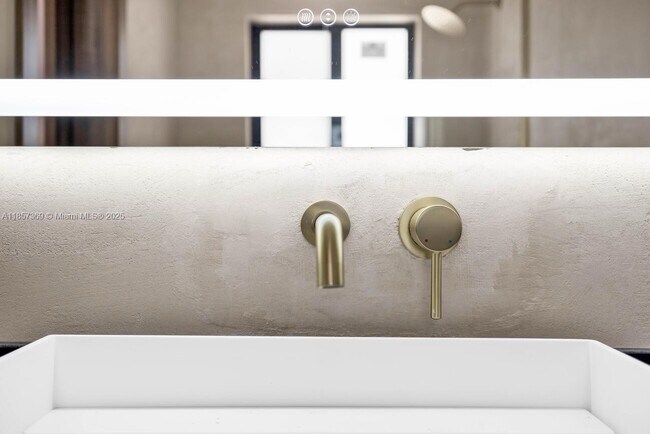 Building Photo - 8931 NE 2nd Ave