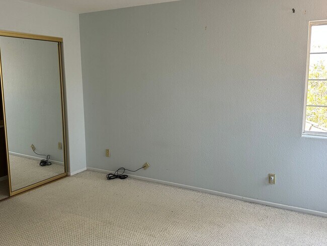 Building Photo - Two bedroom condo with view of ocean