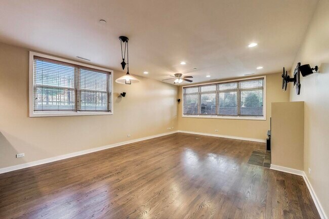 Building Photo - 421 S Ridgeland Ave