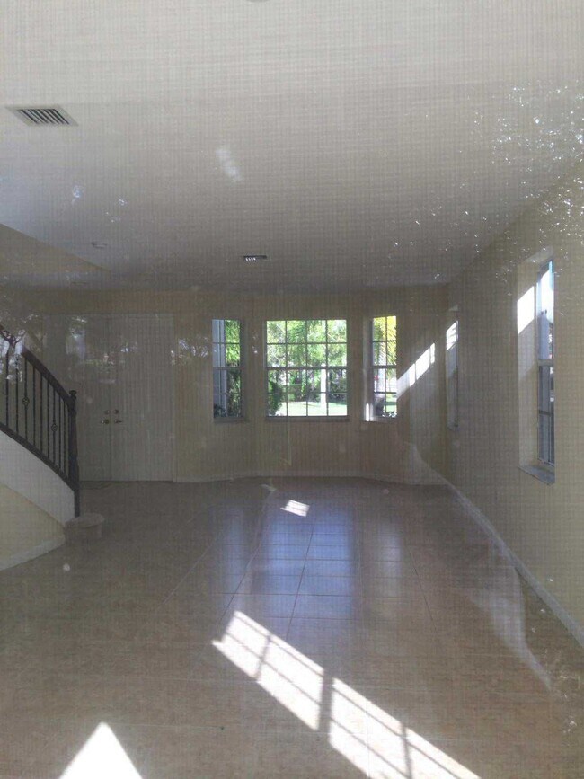 Building Photo - 9814 Shepard Pl
