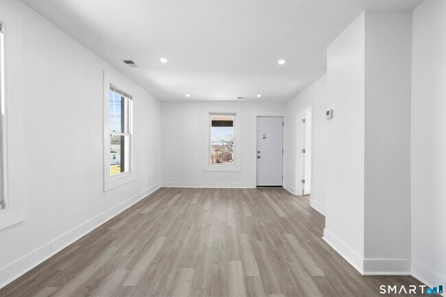 Building Photo - 93 Spring St