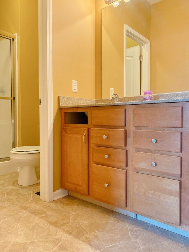Building Photo - Beautiful 3 bed, 2 bath house at $2095 *PR...