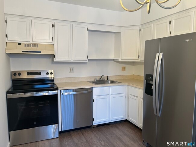 Building Photo - 43 Valley Dr