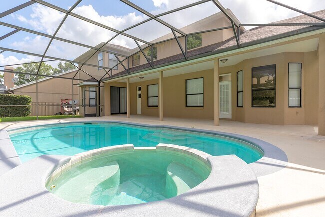 Building Photo - 5/4 HEATHROW POOL HOME!