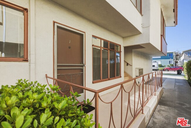 Building Photo - 1058 S Wooster St