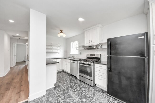 Building Photo - 7722 Elm St