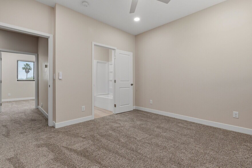 Building Photo - 1222 E Diamond St