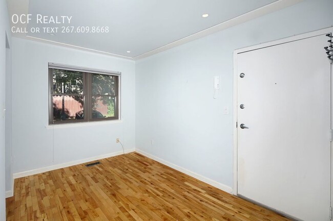 Building Photo - Wash Sq West 2 Bed Condo