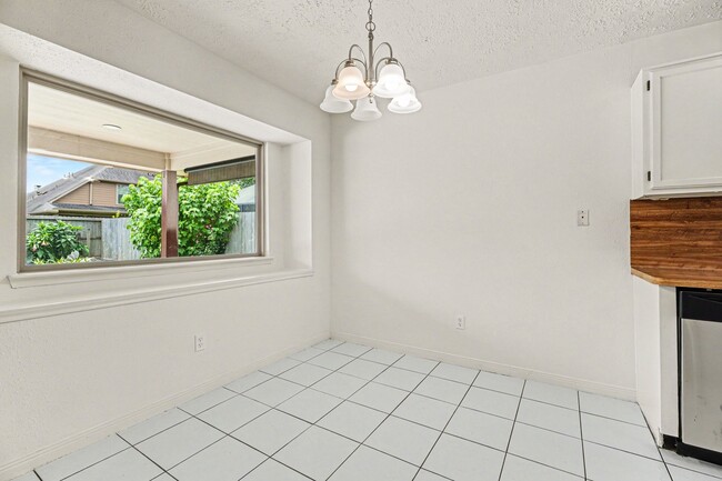 Building Photo - 2909 Forest Hills Dr