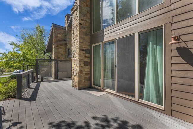 Building Photo - Quarry Village Townhome