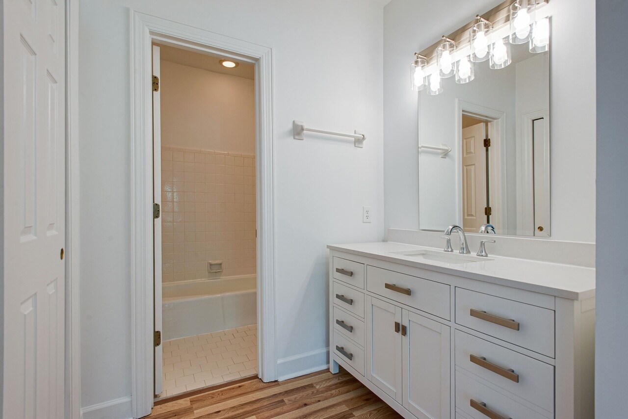 Building Photo - 243 Boxmere Pl