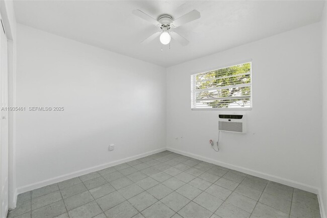 Building Photo - 126 SW 18th Ave