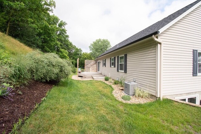 Building Photo - 2107 Ponderosa Dr SW