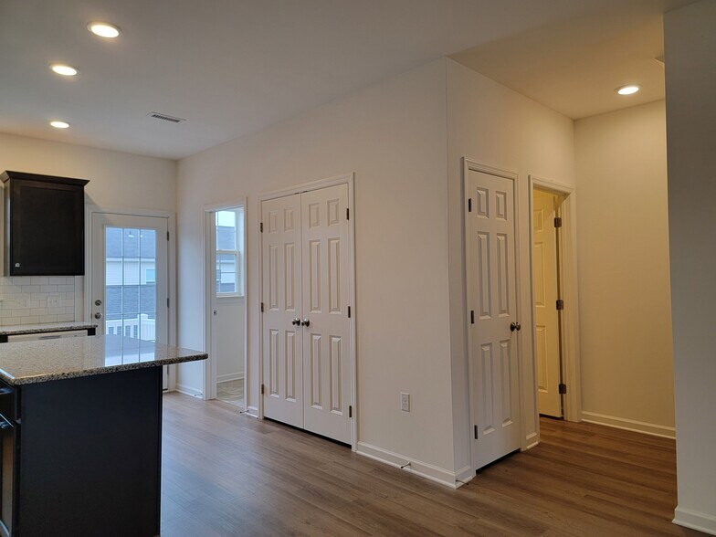 Building Photo - 2485 Artesian Way