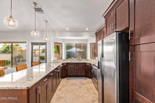 Building Photo - 2555 N Tamarisk St
