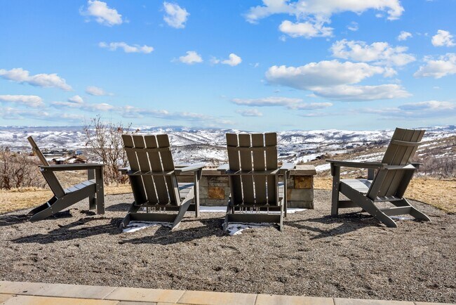 Building Photo - 3450 Ridgeway Dr