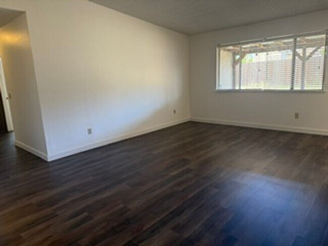 Building Photo - 509 Gregory Dr