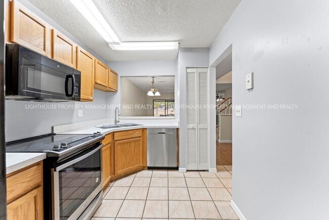 Building Photo - Beautiful 2-Bedroom Townhome with Pond Views