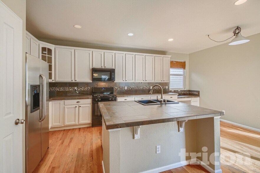 Building Photo - 17061 E 107th Ave