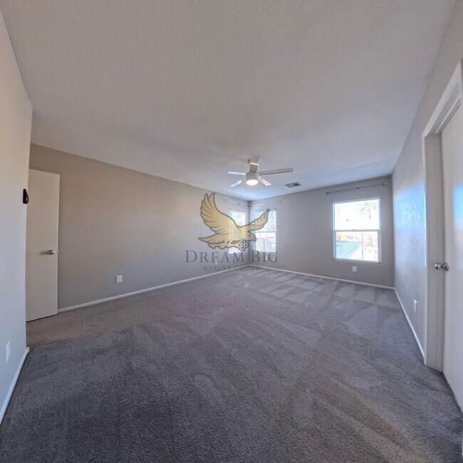 Building Photo - 548 Haunts Walk Ave